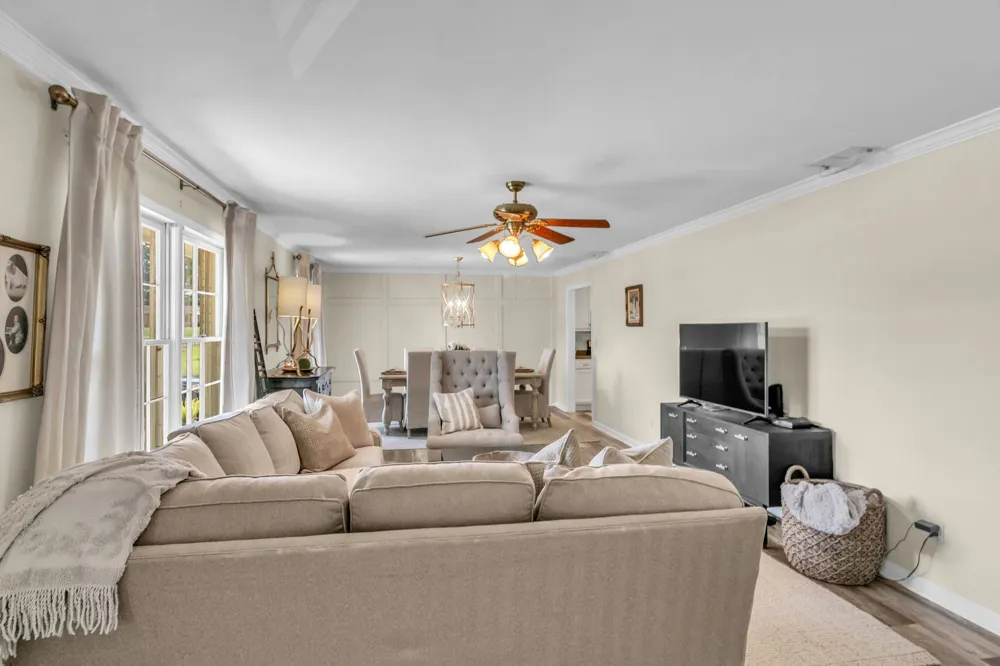 1923 White Oak Dr Paris, TN 38242