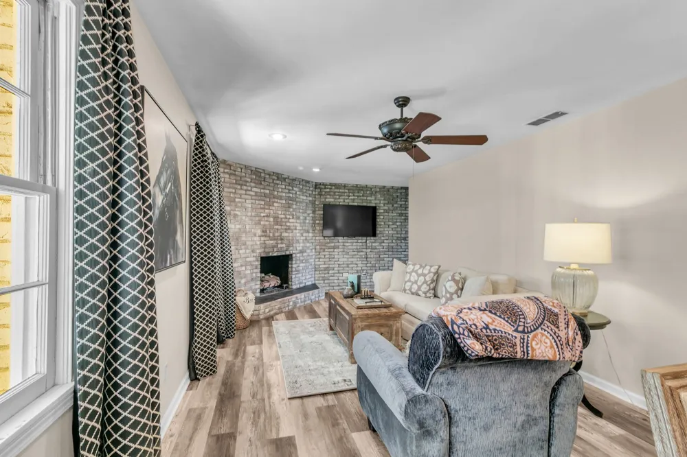 1923 White Oak Dr Paris, TN 38242
