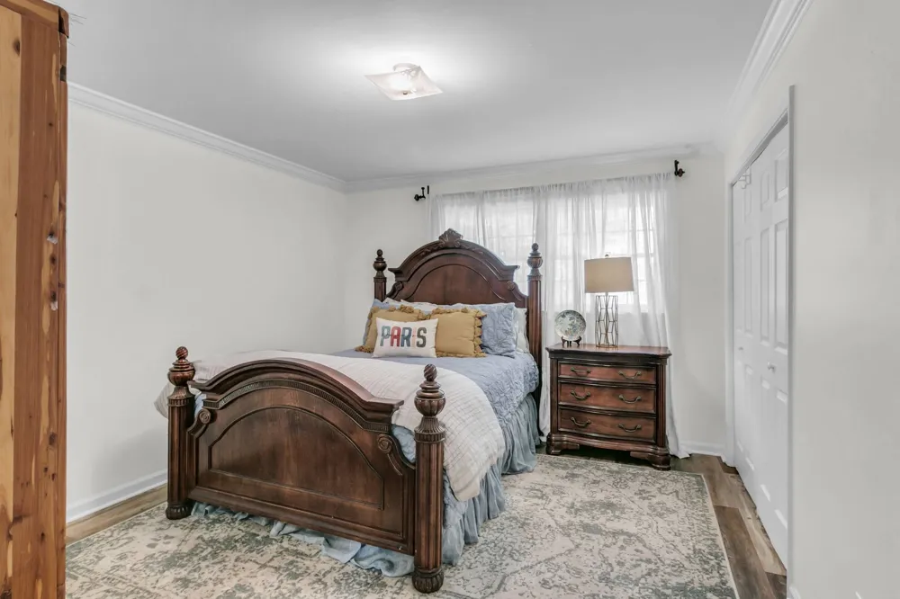 1923 White Oak Dr Paris, TN 38242