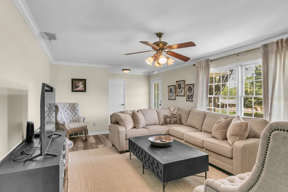 1923 White Oak Dr Paris, TN 38242