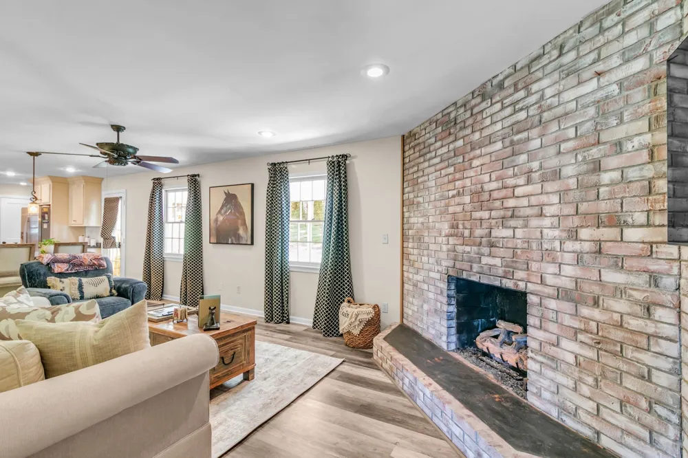 1923 White Oak Dr Paris, TN 38242