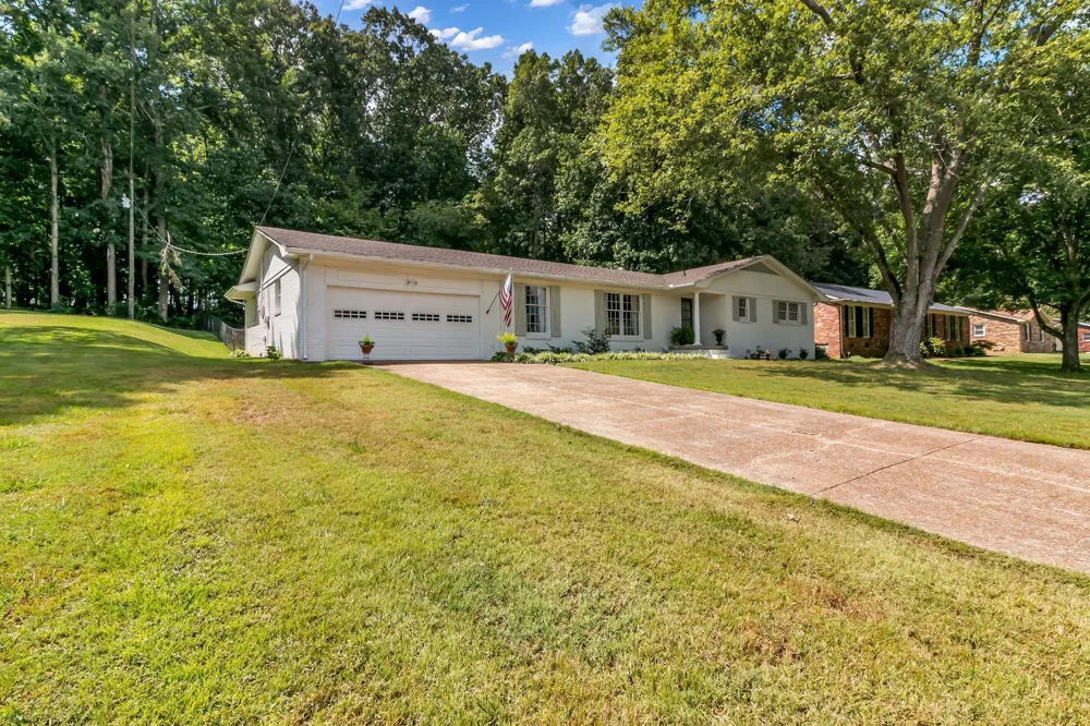 1923 White Oak Dr Paris, TN 38242