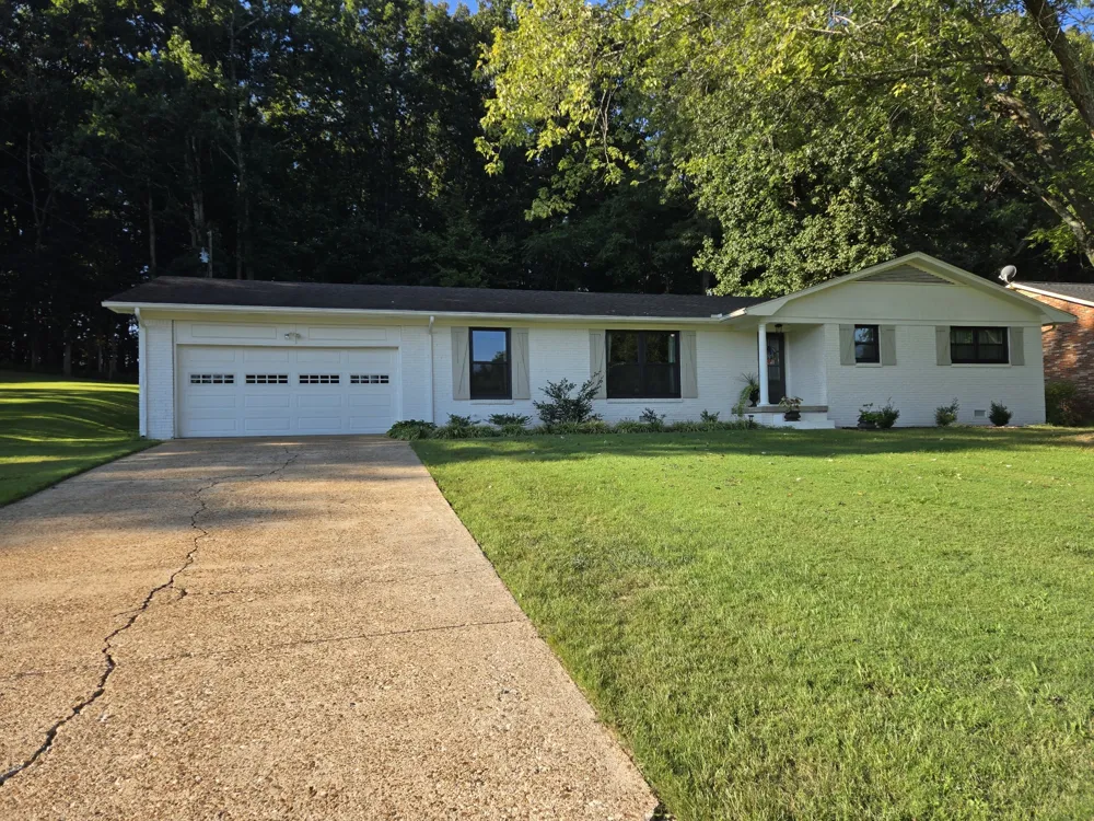 1923 White Oak Dr Paris, TN 38242