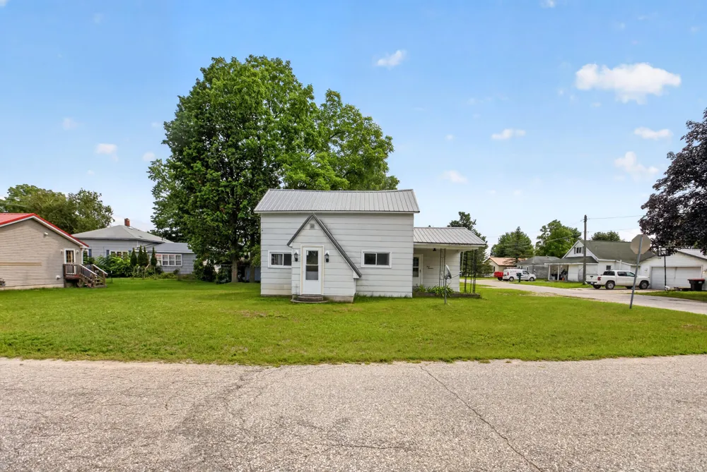 314 Decalb Street Reed City City, MI 49677