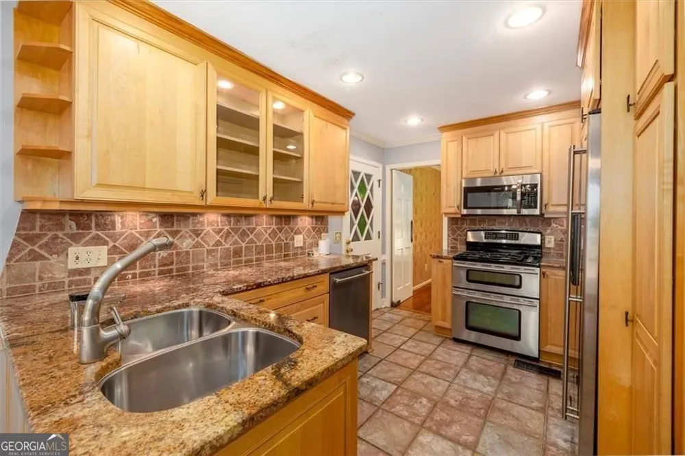 2123 Mountain Creek DR Smoke Rise, GA 30087