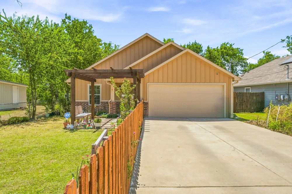 1006 SE 3rd Street Mineral Wells, TX 76067