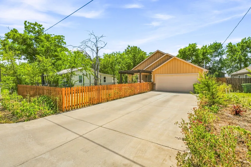 1006 SE 3rd Street Mineral Wells, TX 76067