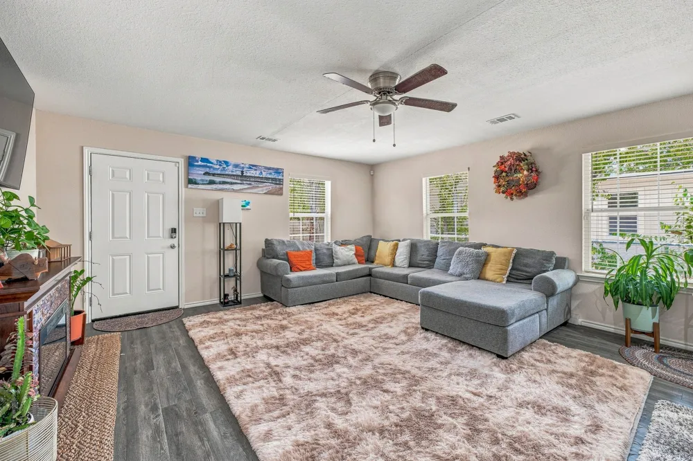 1006 SE 3rd Street Mineral Wells, TX 76067