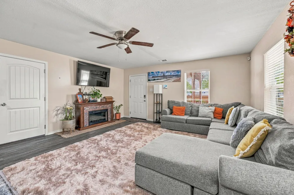 1006 SE 3rd Street Mineral Wells, TX 76067