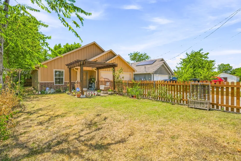 1006 SE 3rd Street Mineral Wells, TX 76067
