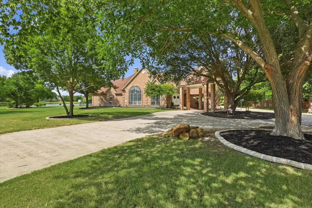 220 Meadow Lake Court Double Oak, TX 75077