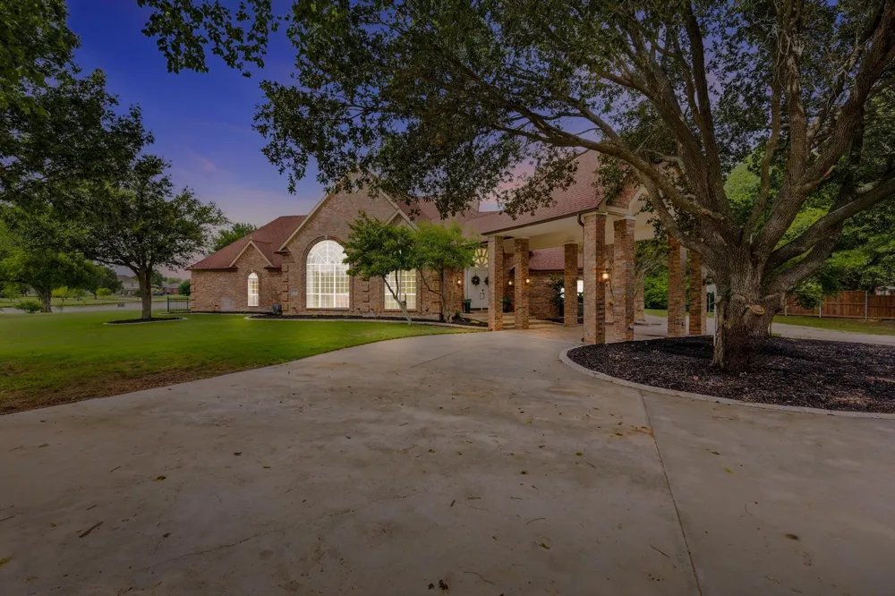 220 Meadow Lake Court Double Oak, TX 75077