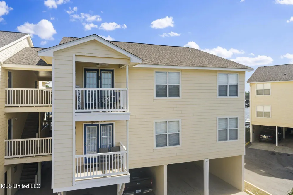 2421 Beachview Drive Ocean Springs, MS 39564