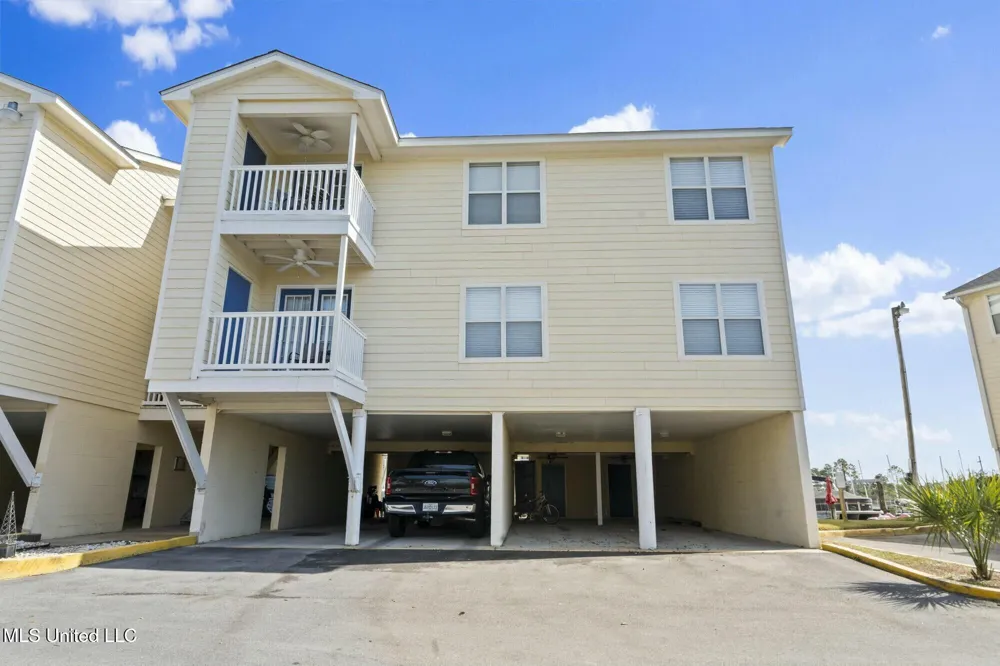 2421 Beachview Drive Ocean Springs, MS 39564