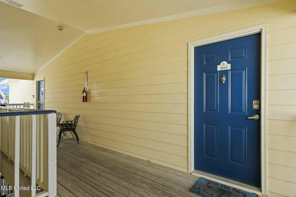 2421 Beachview Drive Ocean Springs, MS 39564