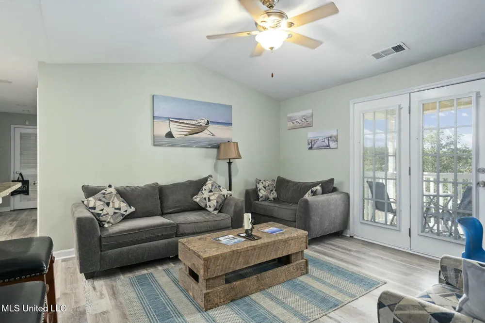 2421 Beachview Drive Ocean Springs, MS 39564