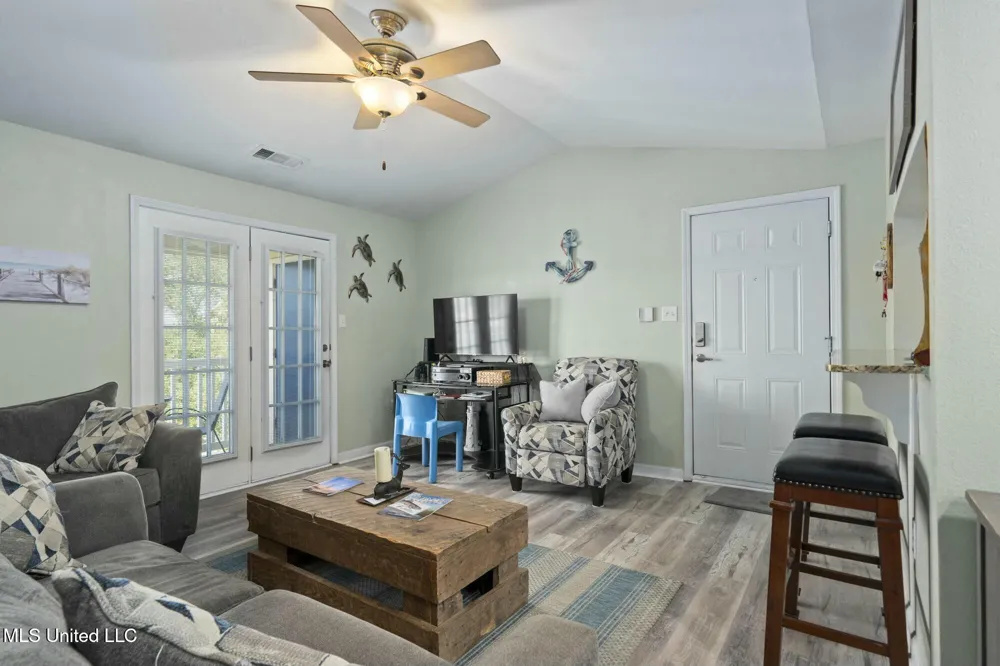 2421 Beachview Drive Ocean Springs, MS 39564