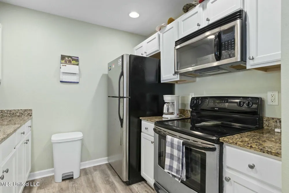 2421 Beachview Drive Ocean Springs, MS 39564