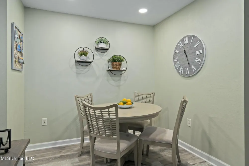 2421 Beachview Drive Ocean Springs, MS 39564