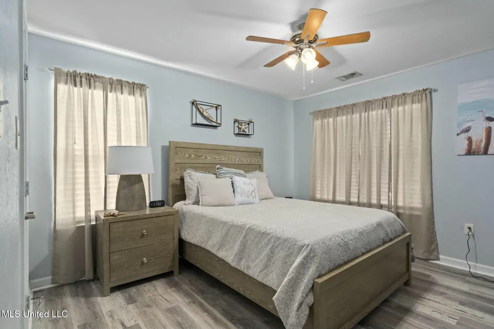 2421 Beachview Drive Ocean Springs, MS 39564