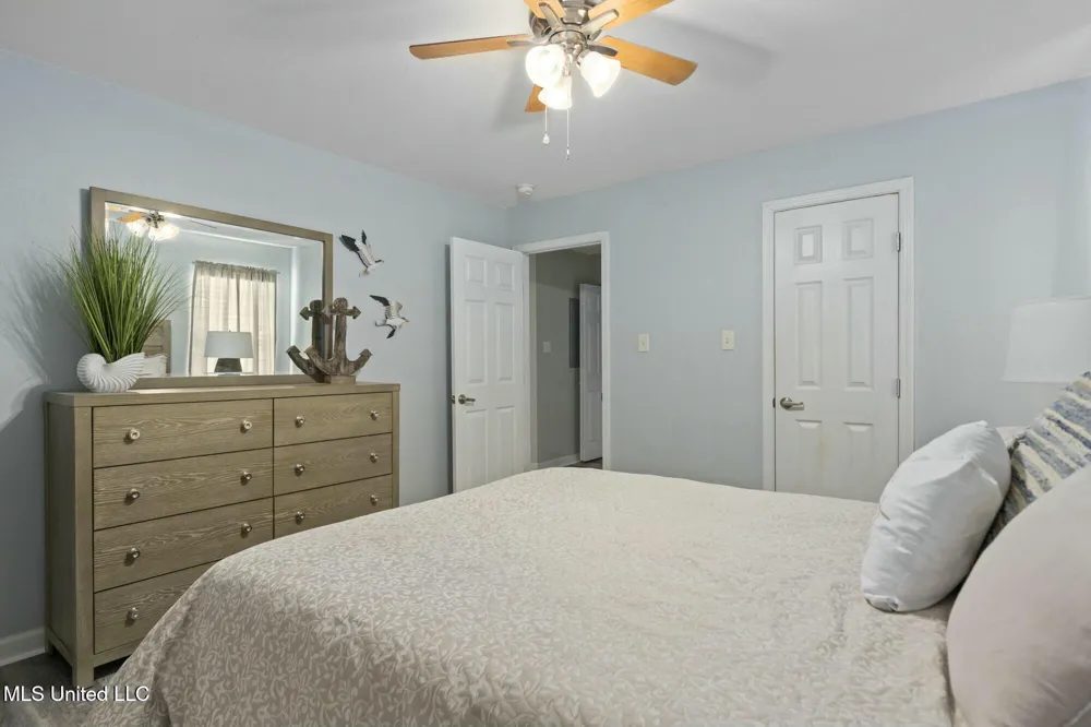 2421 Beachview Drive Ocean Springs, MS 39564