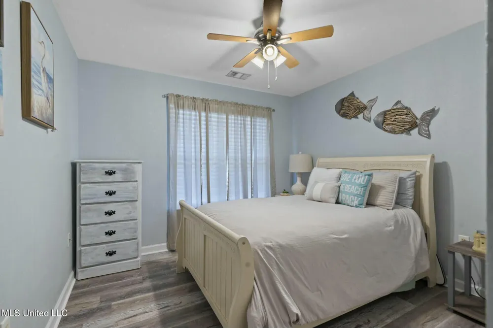 2421 Beachview Drive Ocean Springs, MS 39564