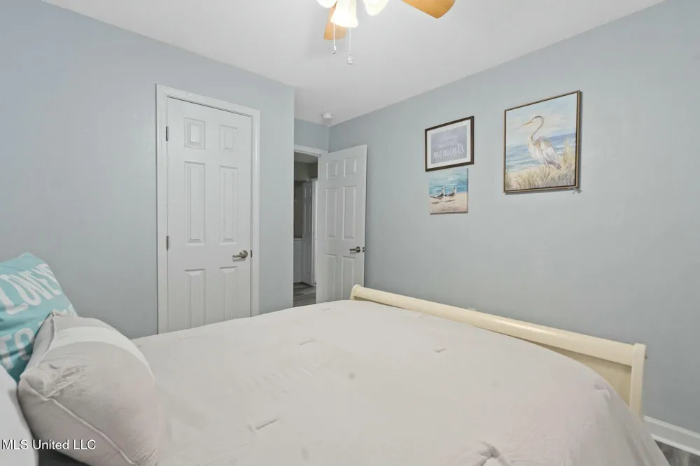 2421 Beachview Drive Ocean Springs, MS 39564