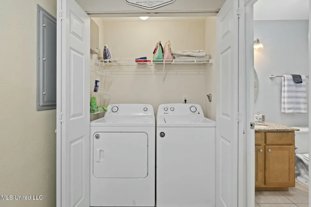 2421 Beachview Drive Ocean Springs, MS 39564