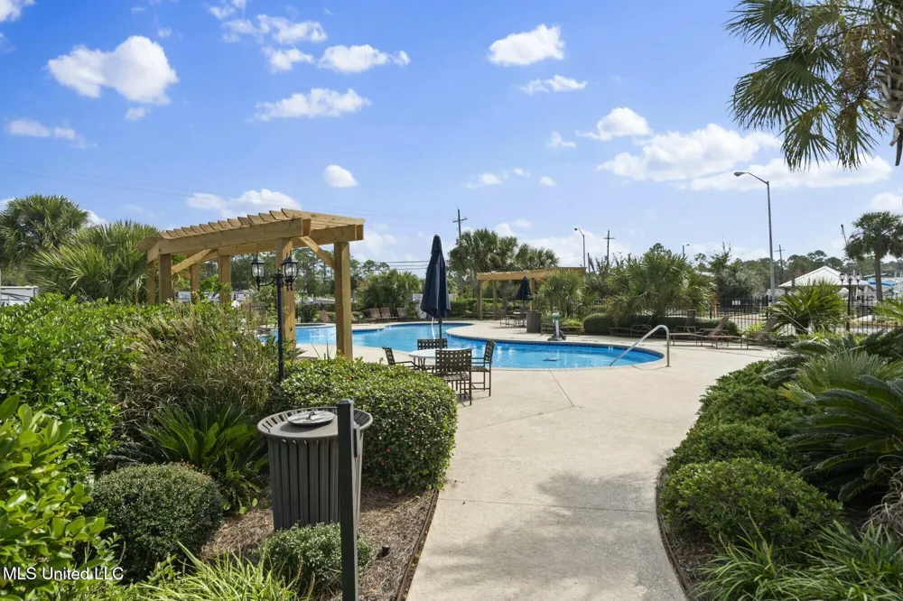 2421 Beachview Drive Ocean Springs, MS 39564