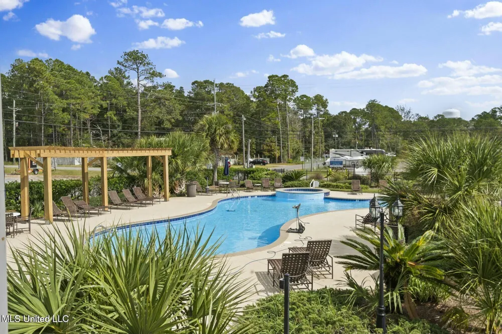 2421 Beachview Drive Ocean Springs, MS 39564