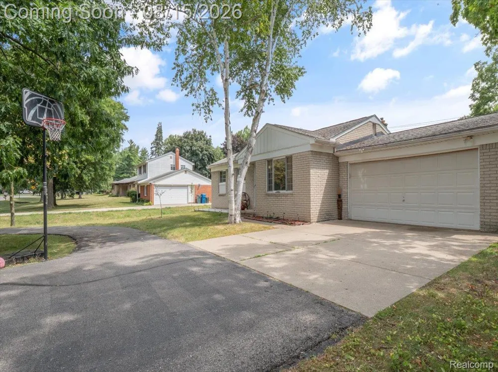 5660 Wright Drive Troy City, MI 48098