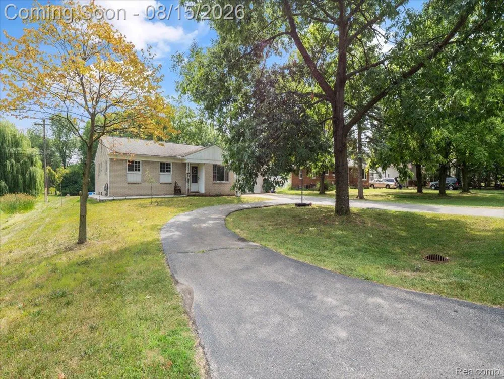 5660 Wright Drive Troy City, MI 48098