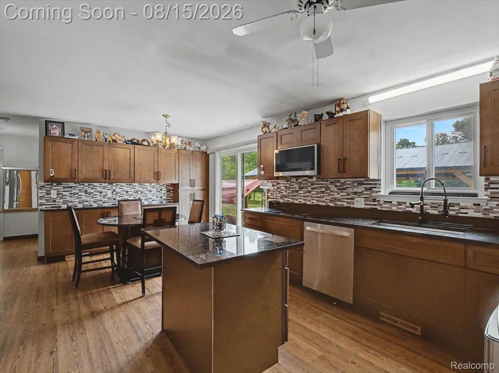 5660 Wright Drive Troy City, MI 48098