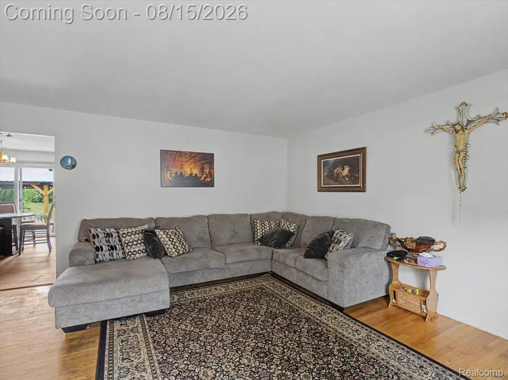 5660 Wright Drive Troy City, MI 48098