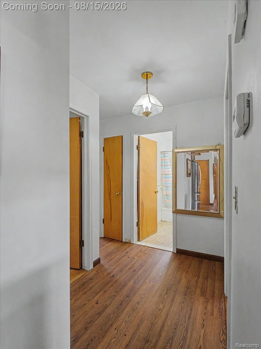 5660 Wright Drive Troy City, MI 48098