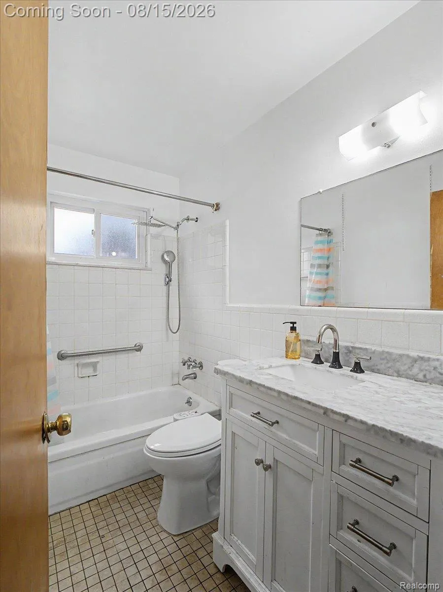 5660 Wright Drive Troy City, MI 48098