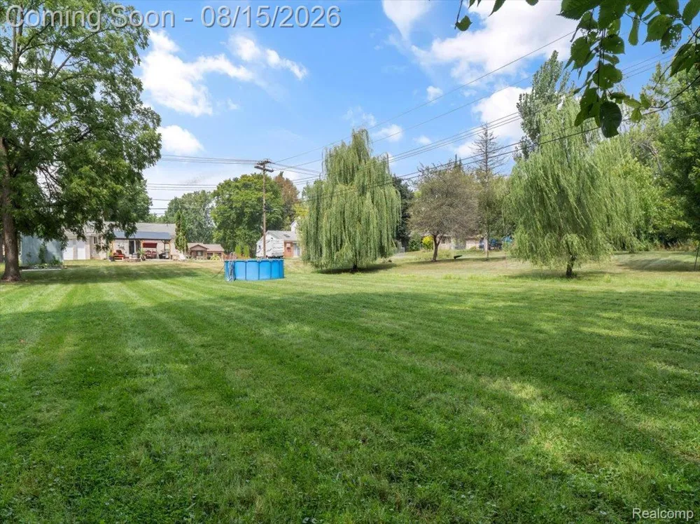 5660 Wright Drive Troy City, MI 48098