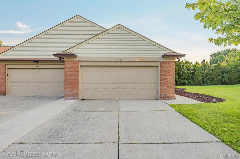 20640 Palm Meadow Drive Clinton Charter Township, MI 48036