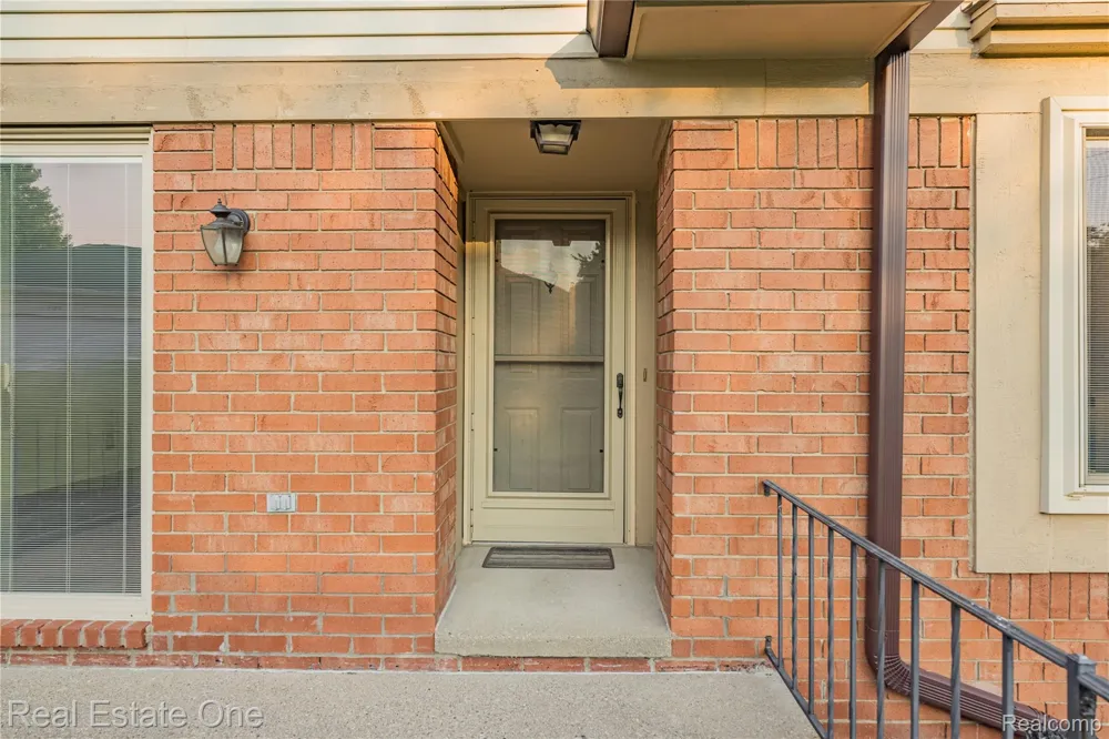 20640 Palm Meadow Drive Clinton Charter Township, MI 48036