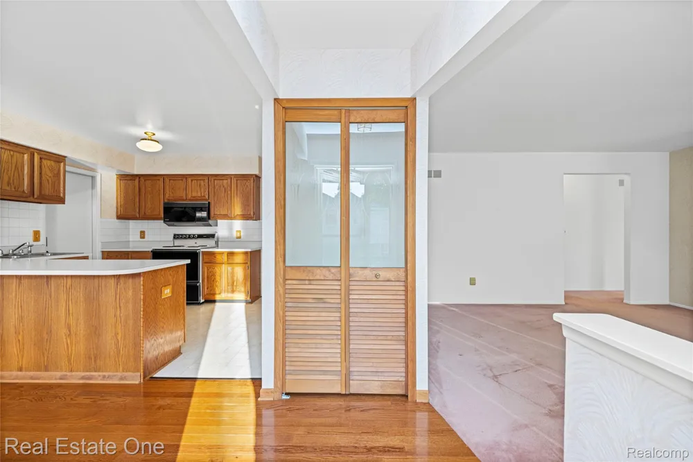 20640 Palm Meadow Drive Clinton Charter Township, MI 48036