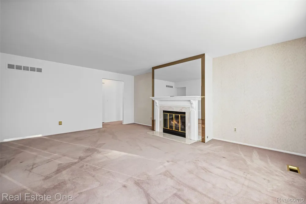 20640 Palm Meadow Drive Clinton Charter Township, MI 48036
