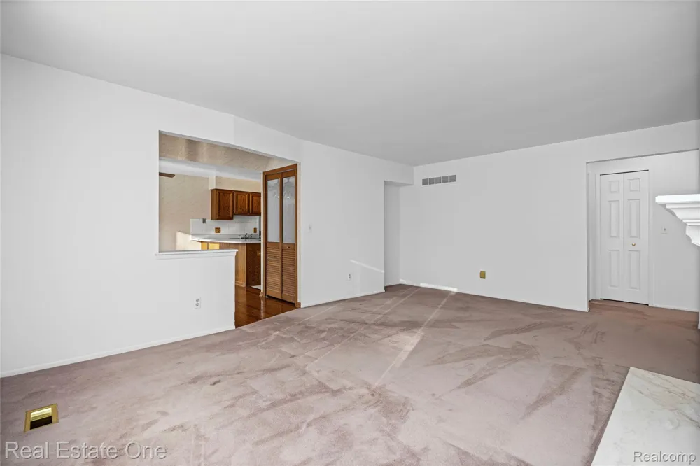 20640 Palm Meadow Drive Clinton Charter Township, MI 48036