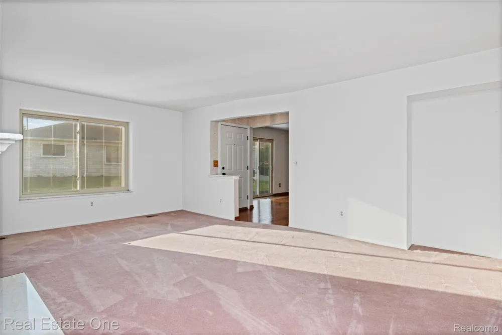 20640 Palm Meadow Drive Clinton Charter Township, MI 48036