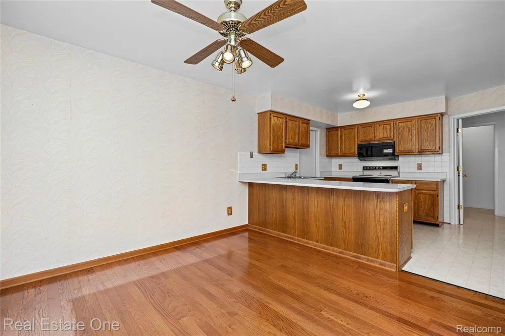 20640 Palm Meadow Drive Clinton Charter Township, MI 48036