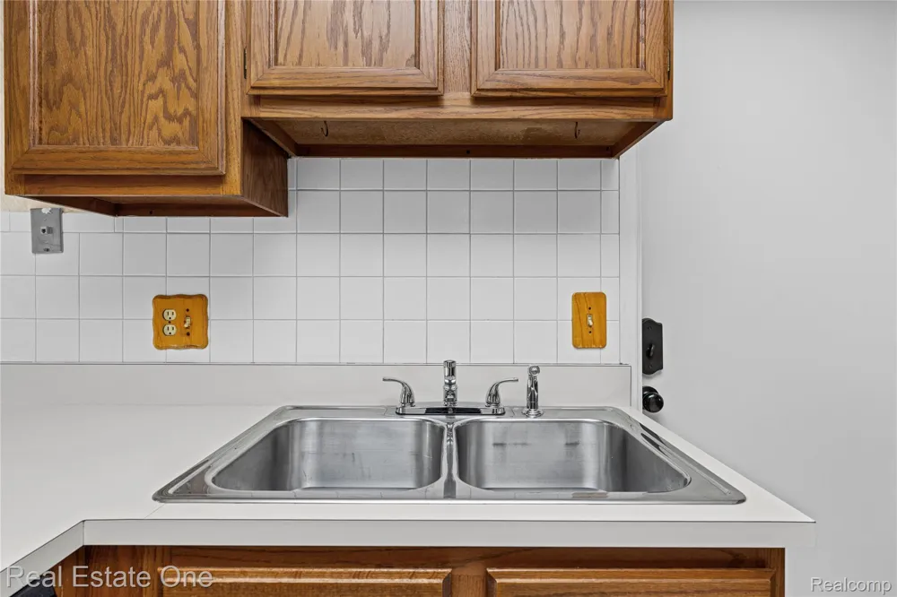 20640 Palm Meadow Drive Clinton Charter Township, MI 48036