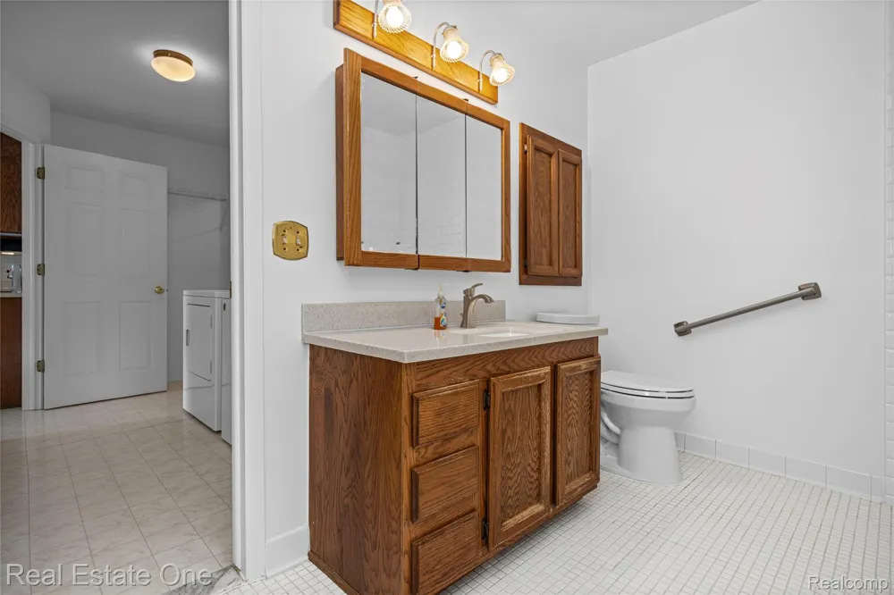 20640 Palm Meadow Drive Clinton Charter Township, MI 48036