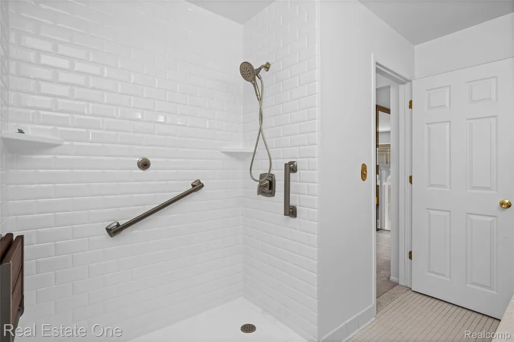 20640 Palm Meadow Drive Clinton Charter Township, MI 48036