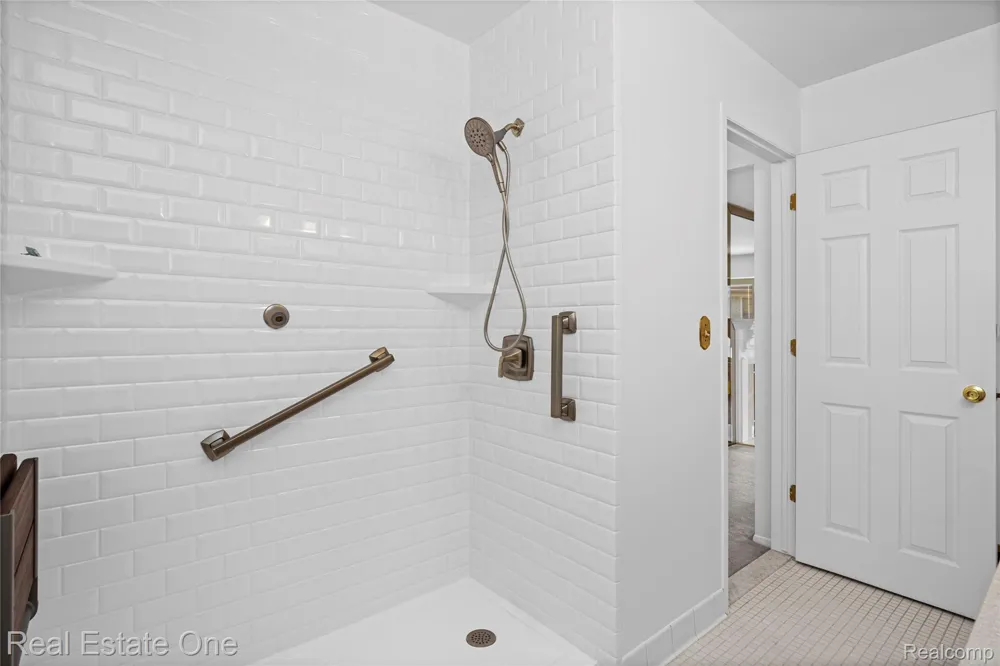 20640 Palm Meadow Drive Clinton Charter Township, MI 48036