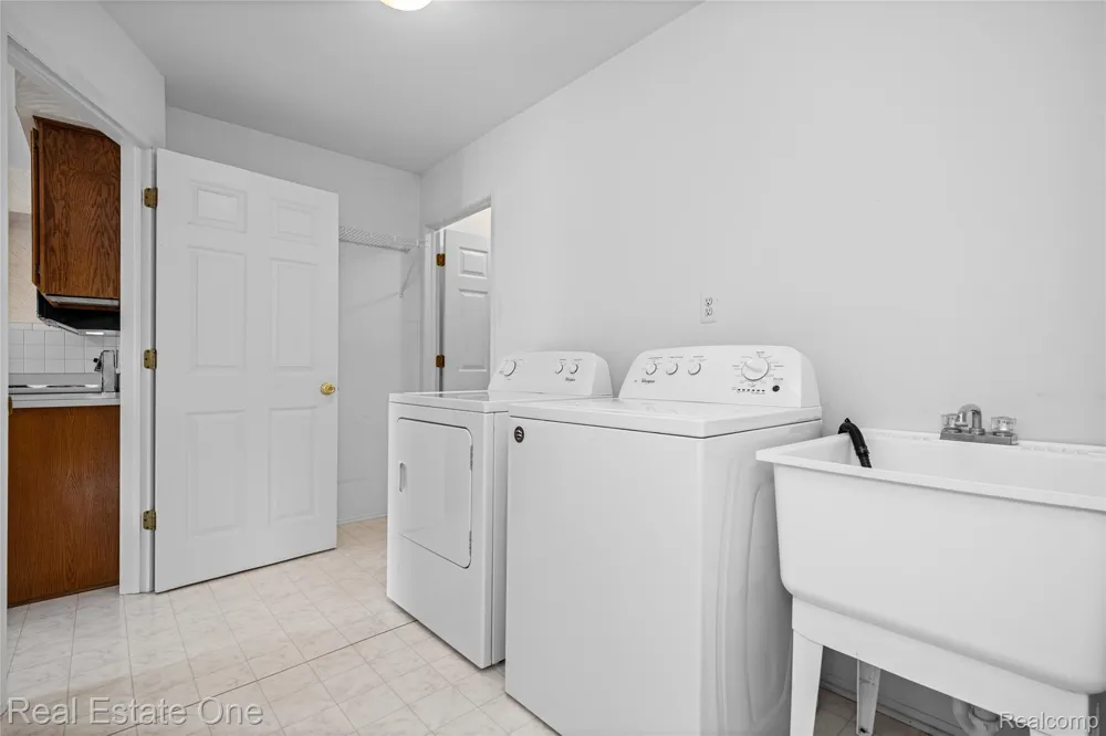 20640 Palm Meadow Drive Clinton Charter Township, MI 48036