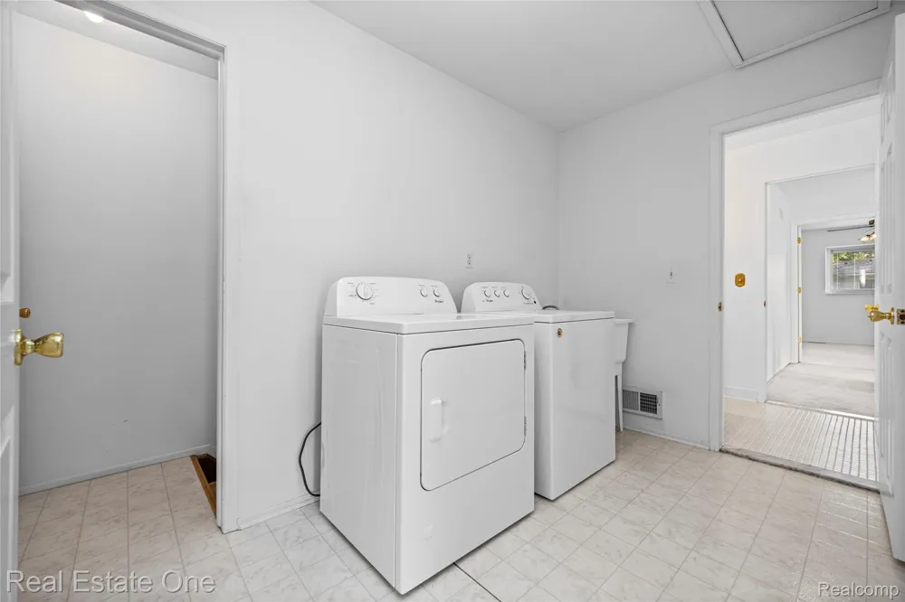 20640 Palm Meadow Drive Clinton Charter Township, MI 48036